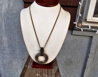 Gold tone woven hollow round pendant necklace 21"
