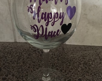 Mama's Happy Place Wine Glass