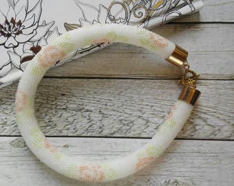 Handmade necklace, beaded necklace, jewellery, flower necklace, crochet necklace