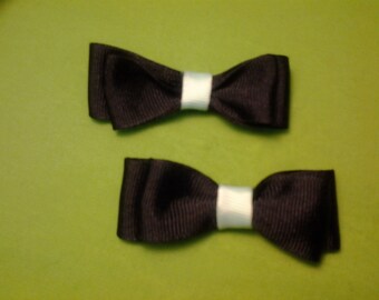 2in tuxedo bow with a color center