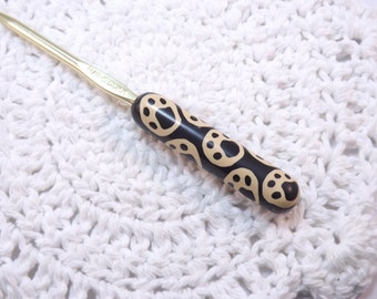 Ergonomic Polymer Clay Covered Crochet Hook Handcrafted Paw Prints Boye H