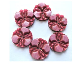 6 Buttons, vintage buttons, flower buttons, plastic buttons 18mm, unique old pink color