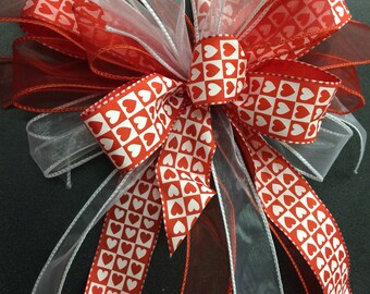 Valentines day decor. Valentines day decorations. Valentines day bows wreath bow Red and white bow. Bows with hearts. Red Valentines day bow