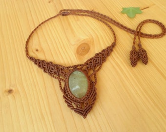 Prehnite macrame necklace, macrame jewelry, boho necklace, macrame stone, gemstone necklace, prehnite jewelry, hippie necklace