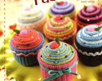 WARM FUZZIES 30 Sweet Felted Projects from Cast-Off Sweaters Betz White