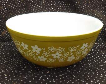 1970s Pyrex Mixing Bowl in Avocado Green Spring Blossom Pattern #403
