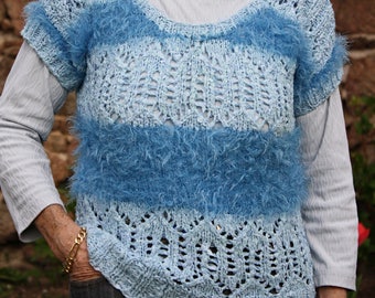 Acrylic pullover in two colors