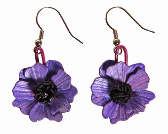anemone violet leather pierced earrings