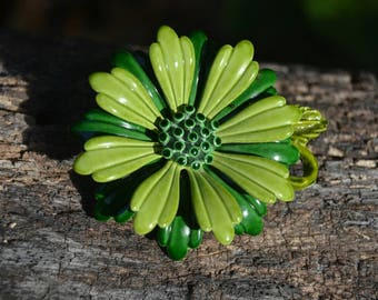 Vintage 60s Green Enamel Flower Power Brooch Pin