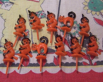 charming vintage halloween cake toppers
