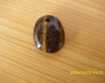 Pendant 2.3 cm x 2, 4 cm 1 Tiger eye