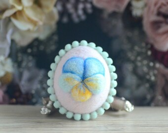 Needle felt Easter egg, pastel pink color wool fiber egg, spring Easter ornament, spring pansy motif, gift under 20