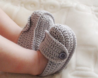 Grey crochet booties Gray Baby booties Baby Boy crochet shoes Crochet shoes baby Crochet baby boy shoes Baby Shower Gift for baby crib shoes