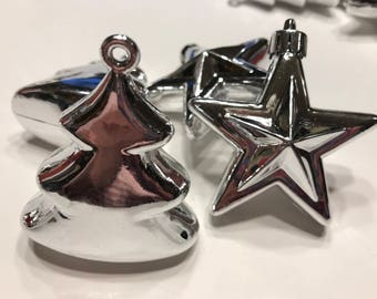 set of 4 shinny silver color plastic ornaments, 2 1/2 inch (LR17)