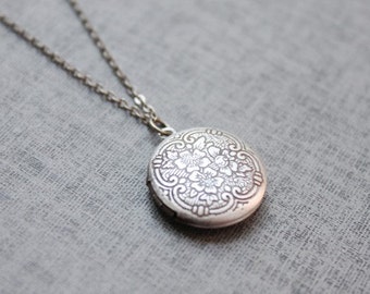 Vintage style Floral pattern round Locket, Personalized Vintage style round Locket - S2086-1
