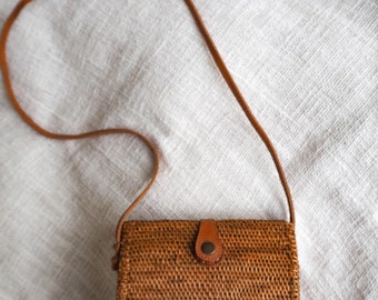 Shell Rectangle Rattan Bag