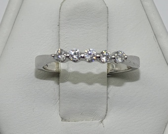 14K Diamond Ring .Diamond 0.15ct