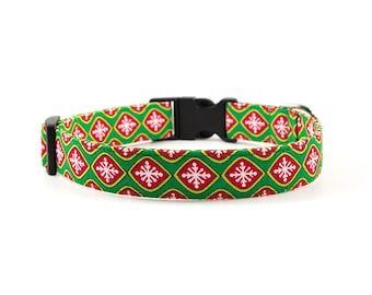 Christmas Dog Collar // Size S-XL // Adjustable Length // Fabric: Red & Green Geometric Snowflakes