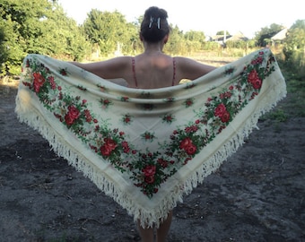 37 Great vintage Floral Russian shawls 70 years old, Russian woolen fringe scarf, ivory, beige, floral folk, red flowers green leaves