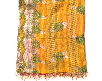 Kantha Seiden XL - Schal|Stoff "ARAMBAG" |Seidenstoff handbestickt | sari patchwork| gelb blumen|vintage seidenstoff | großer seidenschal