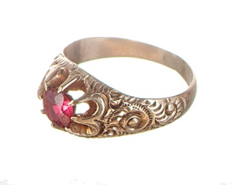 12k fancy Victorian Belcher setting ring with garnet