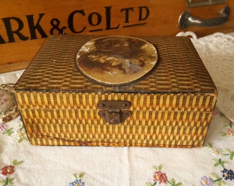 Vintage Sewing box Lee spinning company's Advertising - Thread Box - spool box - wooden box - picture of dog