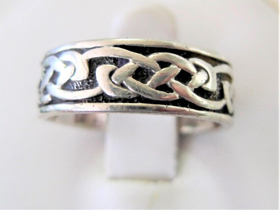 Sterling Celtic Size 8 Ring, Celtic Knot Band, Vintage Sterling Signed - Maker's Mark - Irish Ethnic Jewelry