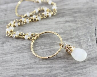 Pierre de lune blanche collier, collier Pierre de lune arc-en-ciel, mariée collier en or, collier de mariée or, fil Wrap collier, collier de pierres précieuses