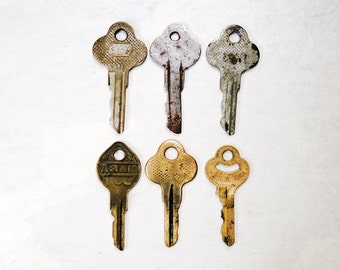 Vintage Brass and Metal Keys - Old Rusty keys - set of 6 - Steampunk Supplies - k8