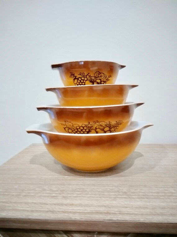 Vintage Pyrex Old Orchard Cinderella mixing bowls nesting Vintage Pyrex Old Orchard Cinderella mixing bowls nesting