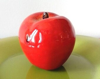 Ceramic apple / Red apple sculpture / Realistic ceramic apple / Apple decor / Glazed apple decor / Shelfie / Wall styling / Fruit decor