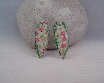 1 set of 2 charms made from thick cardboard for creation