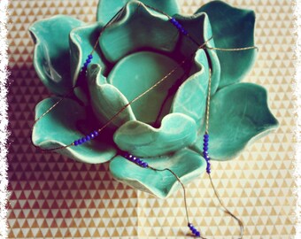 Thin blue "Majorelle" pearls asymmetrical necklace