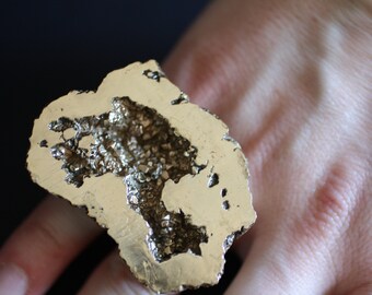 Bronze double finger ring.