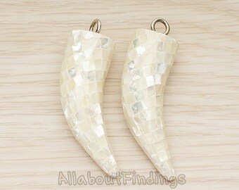 PDT1496 // White Colored Mother of Pearl MOP Horn Tooth Pendant, 1 Pc