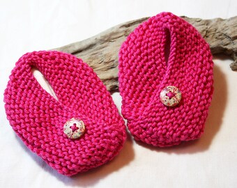 Booties knit creation * baby * Fuchsia button