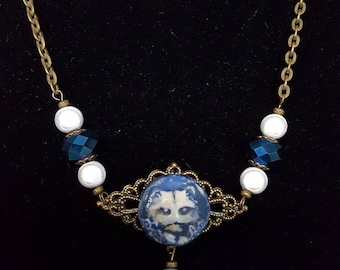 Cat necklace ultramarine blue and white