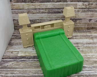 Marx Bed Contemporary Doll House Toy Plastic Furniture tan hard plastic Green MCM