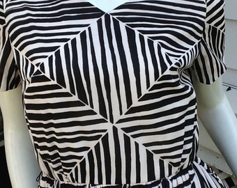 Geometric Dress Dauphine Vintage Slinky Nylon Full Skirt M/38