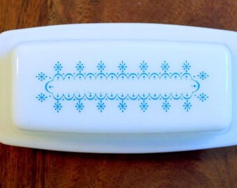 Pyrex Snowflake Garland Butter Dish, or Snowflake Blue ~ Miilk Glass