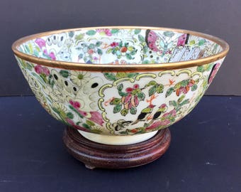 Chinese Porcelain Mandarin Rose Medallion Bowl19th Century.