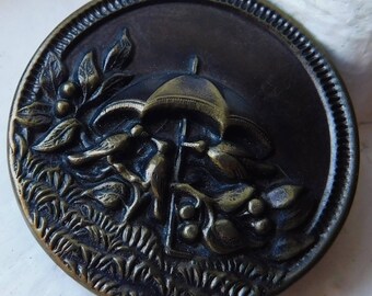 Lovely Large Vintage metal picture button~Birds under Umbrella~1-3/8"~Excellent!