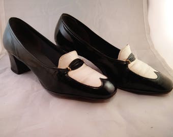 Vintage Florsheim pumps