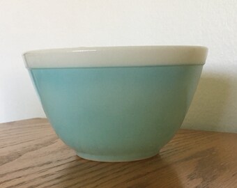 Pyrex Blue Americana 401 (1 1/2 pint) mixing bowl