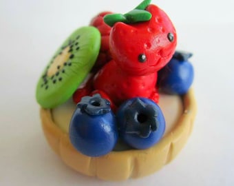 Polymer Clay Cat Fruit Tart Sculpture // Strawberry Cat Tart Sculpture // Cute Dessert Kitty Figurine