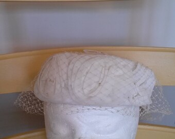 Vintage ivory white ladies hat with veil womans headwear