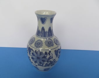 Blue and white 6'' Ceramic Bud Vase - blue flowers -