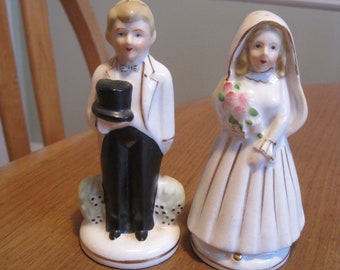 Vintage Nikoniko Bride & Groom Before and After Salt and Pepper Shakers Japan