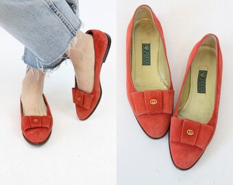 80s Gucci Flats 7.5 / 1980s Vintage Red Suede Bow Slip Ons / New York Shoes