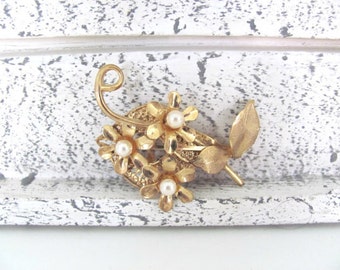 Vintage Flower Brooch, 1960's Gold, Pearl Flower Brooch, Pin, 1960's Brooch, Jewelry